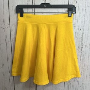 Dani’s Choice Bright Yellow Mini Skater Skirt Size Small